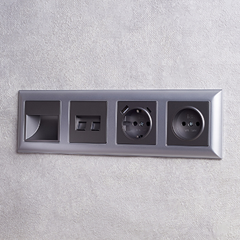 рамка 4-постовая IEK РУ-4-Бр Brite алюминий / алюминий - пример установки