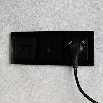 рамка 3-постовая IEK РУ-3-2-БрЧ Brite - пример установки