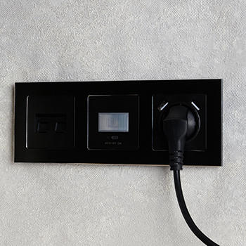 рамка 3-постовая IEK РУ-3-1-БрЧ Brite - пример установки