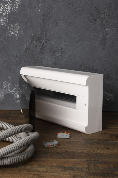 Бокс 18мод навесной белый черная прозрачная дверь IP41 SlimBox EKF 